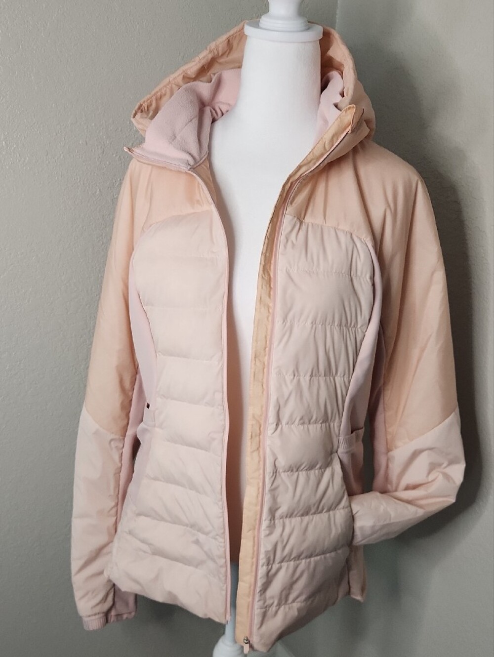 Lululemon Light Pink Hooded Puffer Jacket - Women - Picture 12 of 16